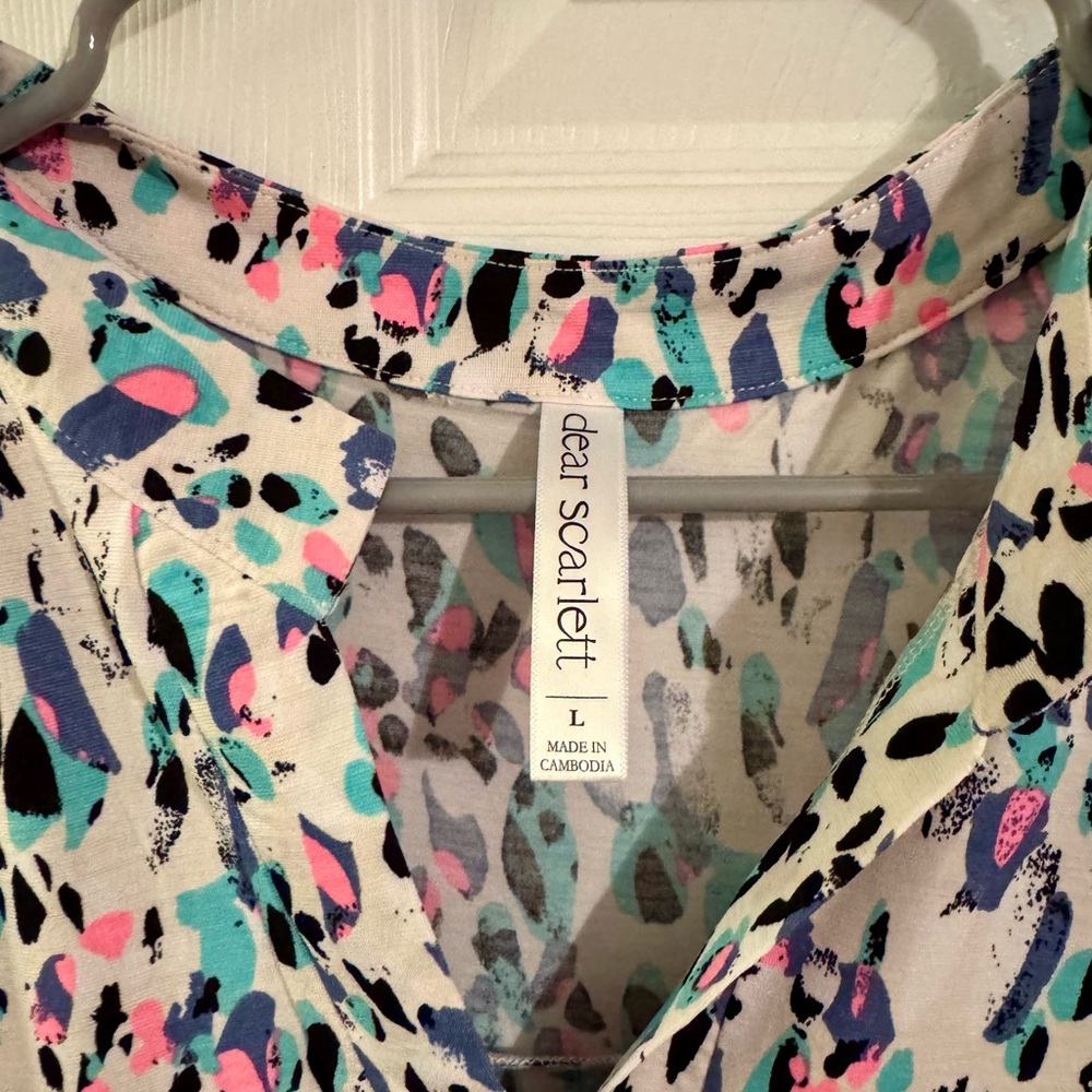 Colorful Printed V-Neck Top - Picture 2 of 5